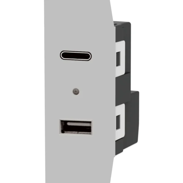 بريزة USB & T.C كيون  - فضي